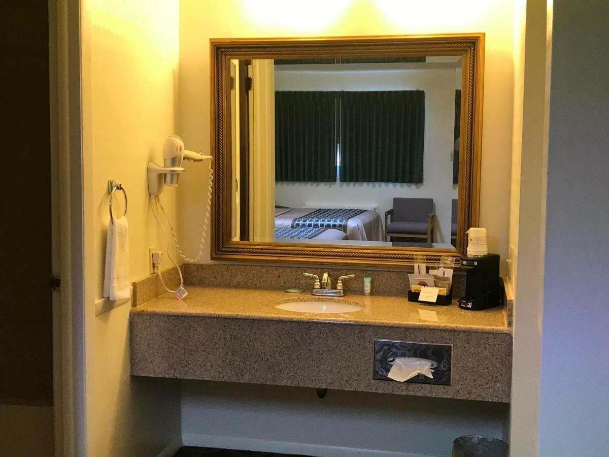 Canyonlands Motor Inn มอนติเชลโล ภายนอก รูปภาพ